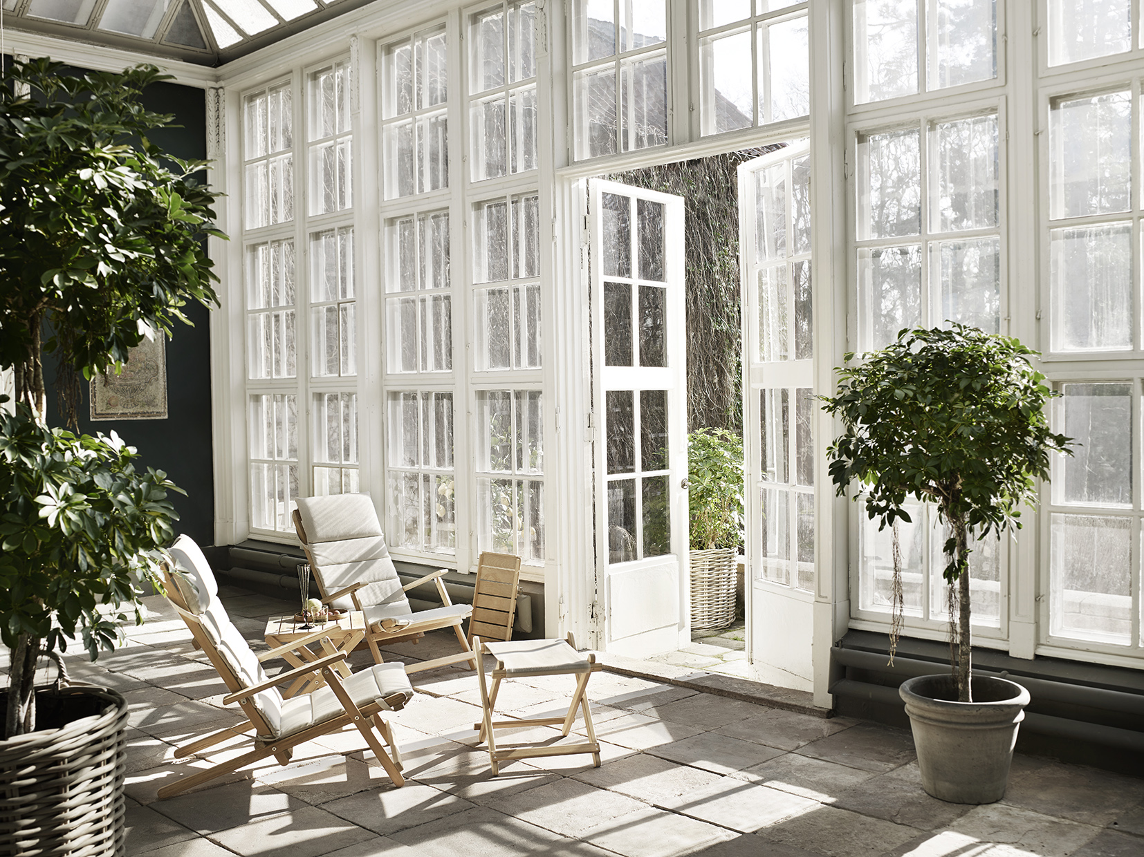 Carl Hansen & Søn's indoor/outdoor collection - with design classics
