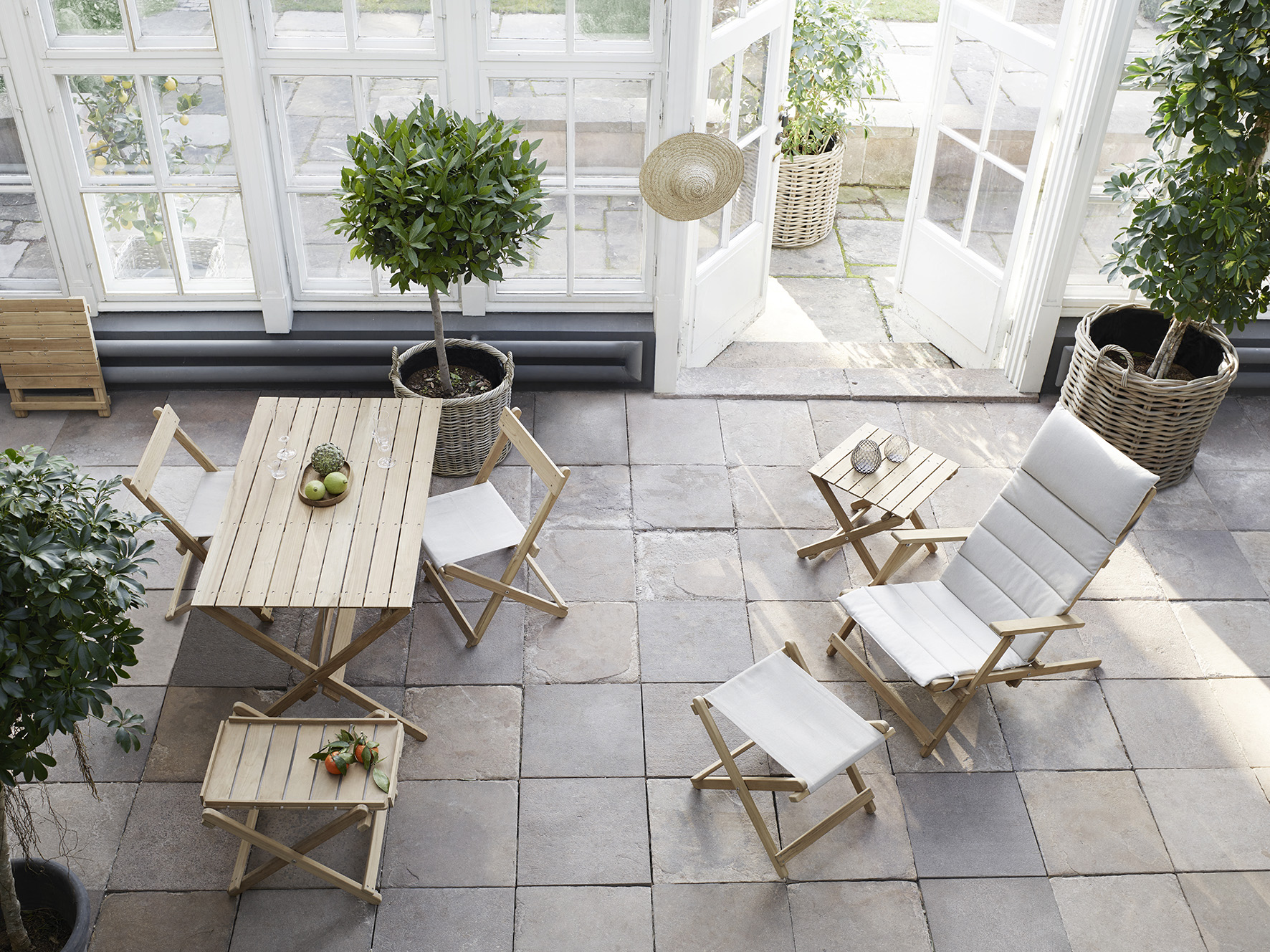 Carl Hansen & Søn's indoor/outdoor collection - with design classics